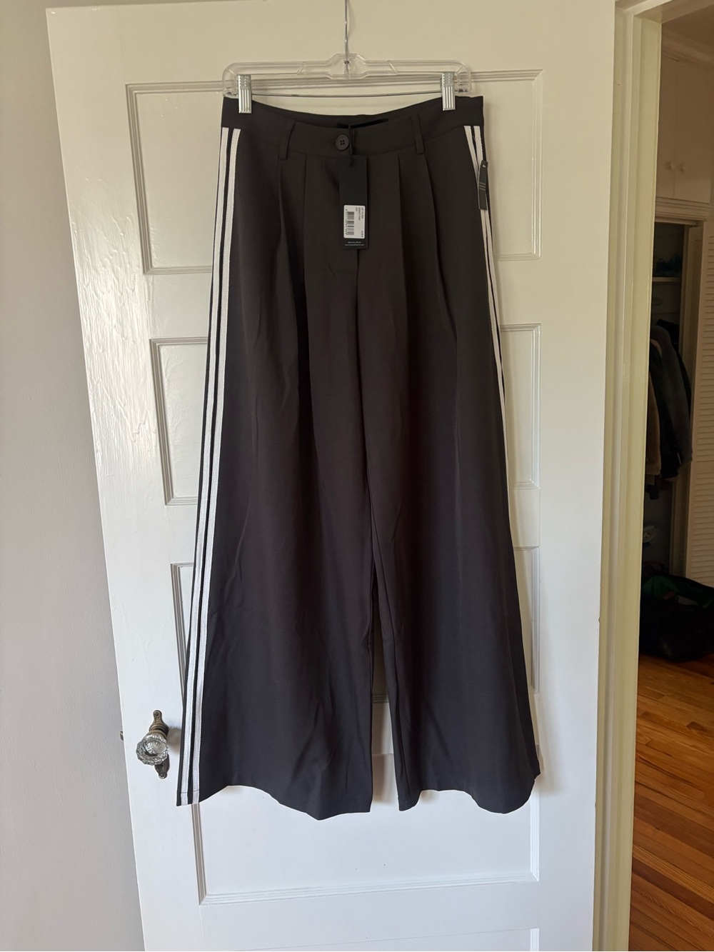 Lioness NWT size small, Wide-Leg Pants with White Side Stripes in Ash - Picture 11 of 13